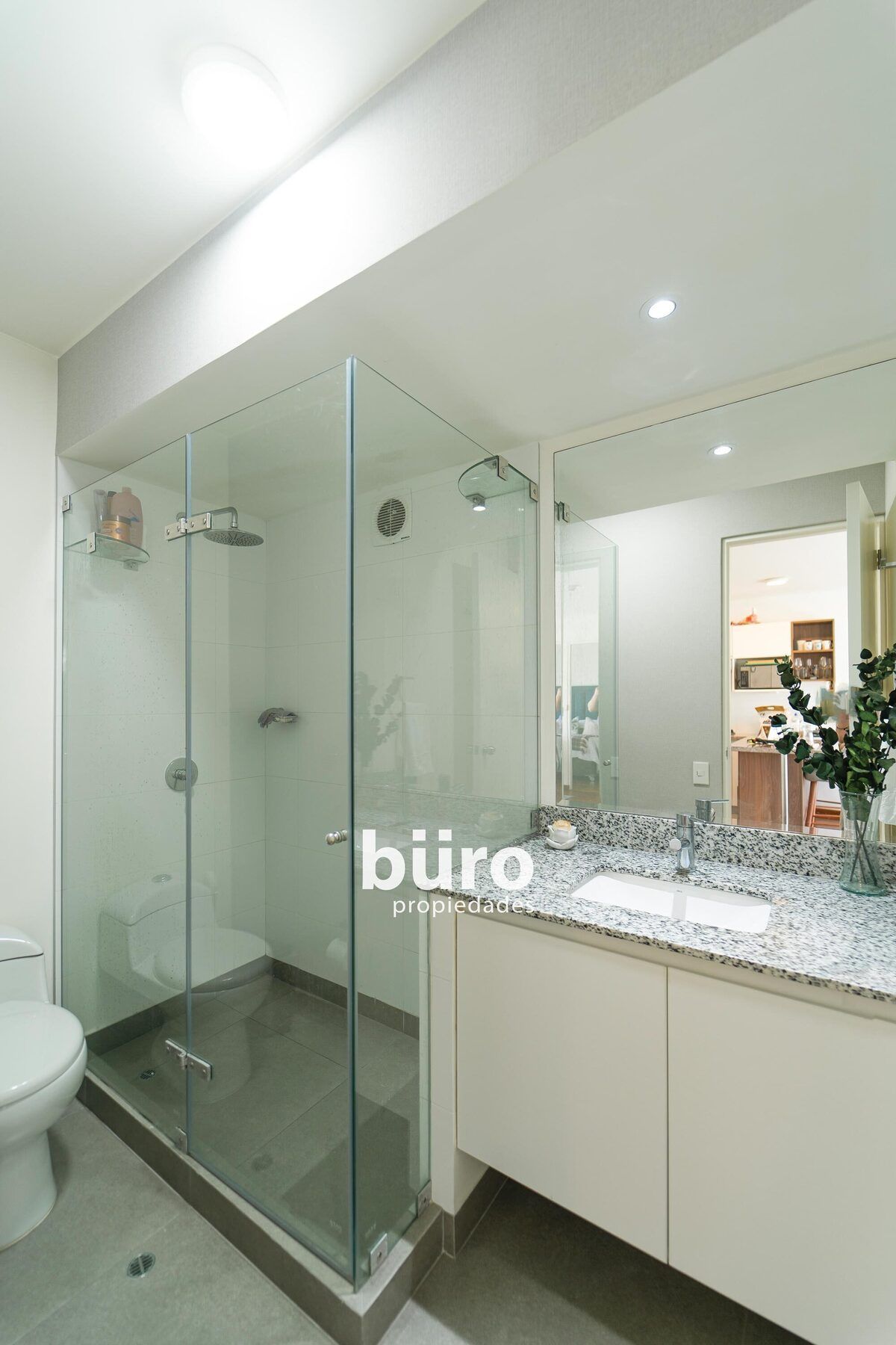 9 de 29: Baño completo secundario