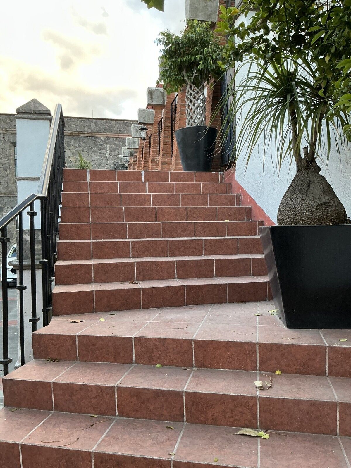3 de 16: Escaleras principales