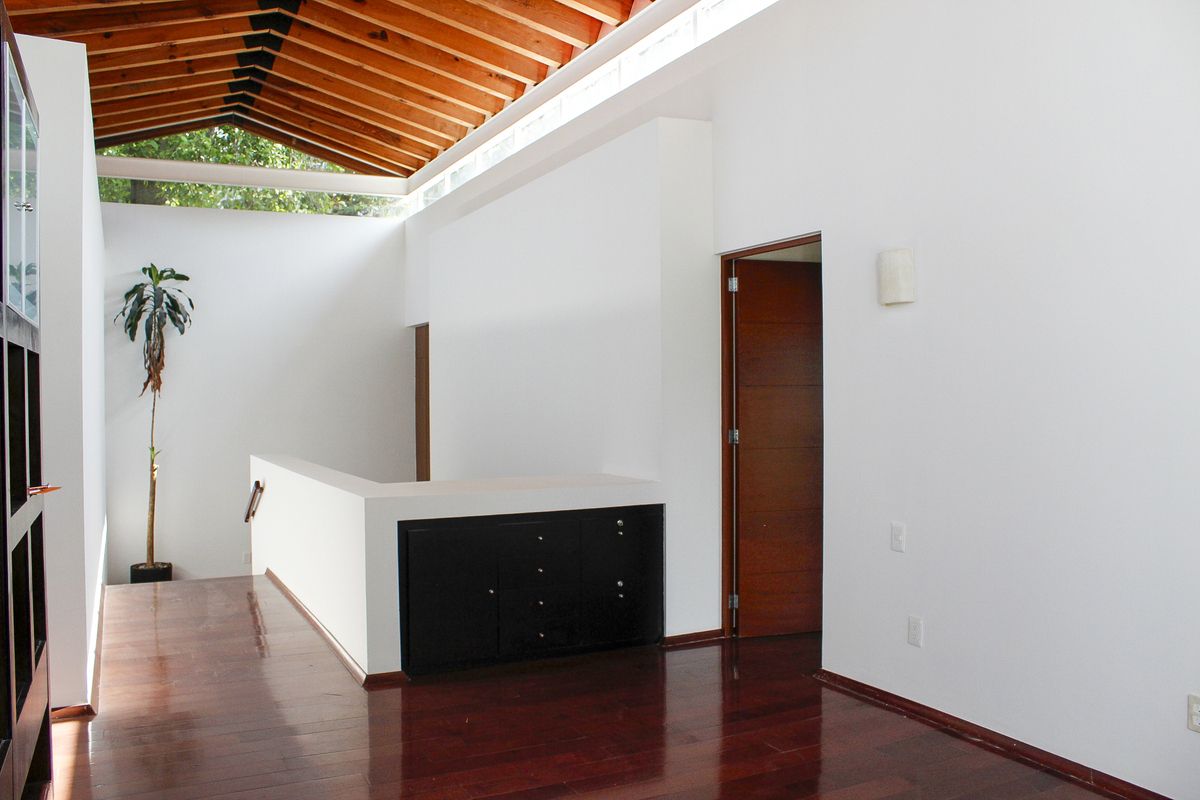 15 of 40: Vestíbulo desde Family Room