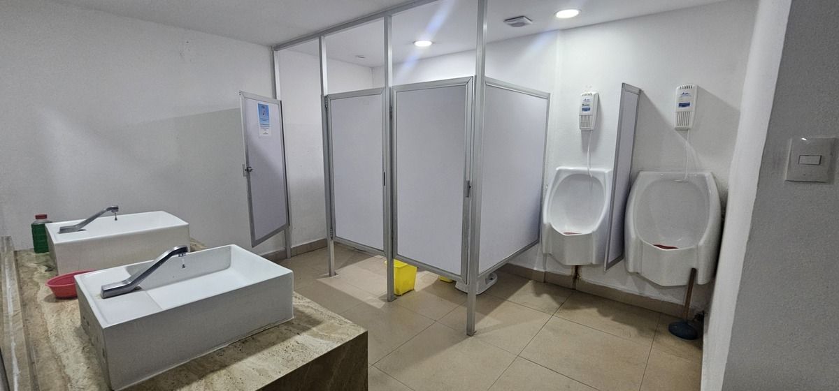 16 of 16: baños entre pisos