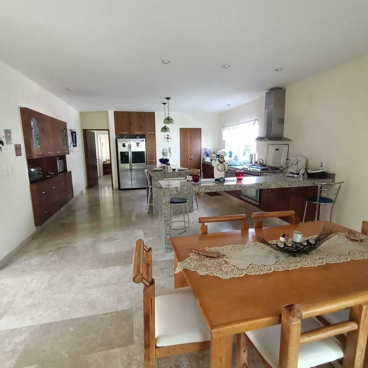 Cocina y family room