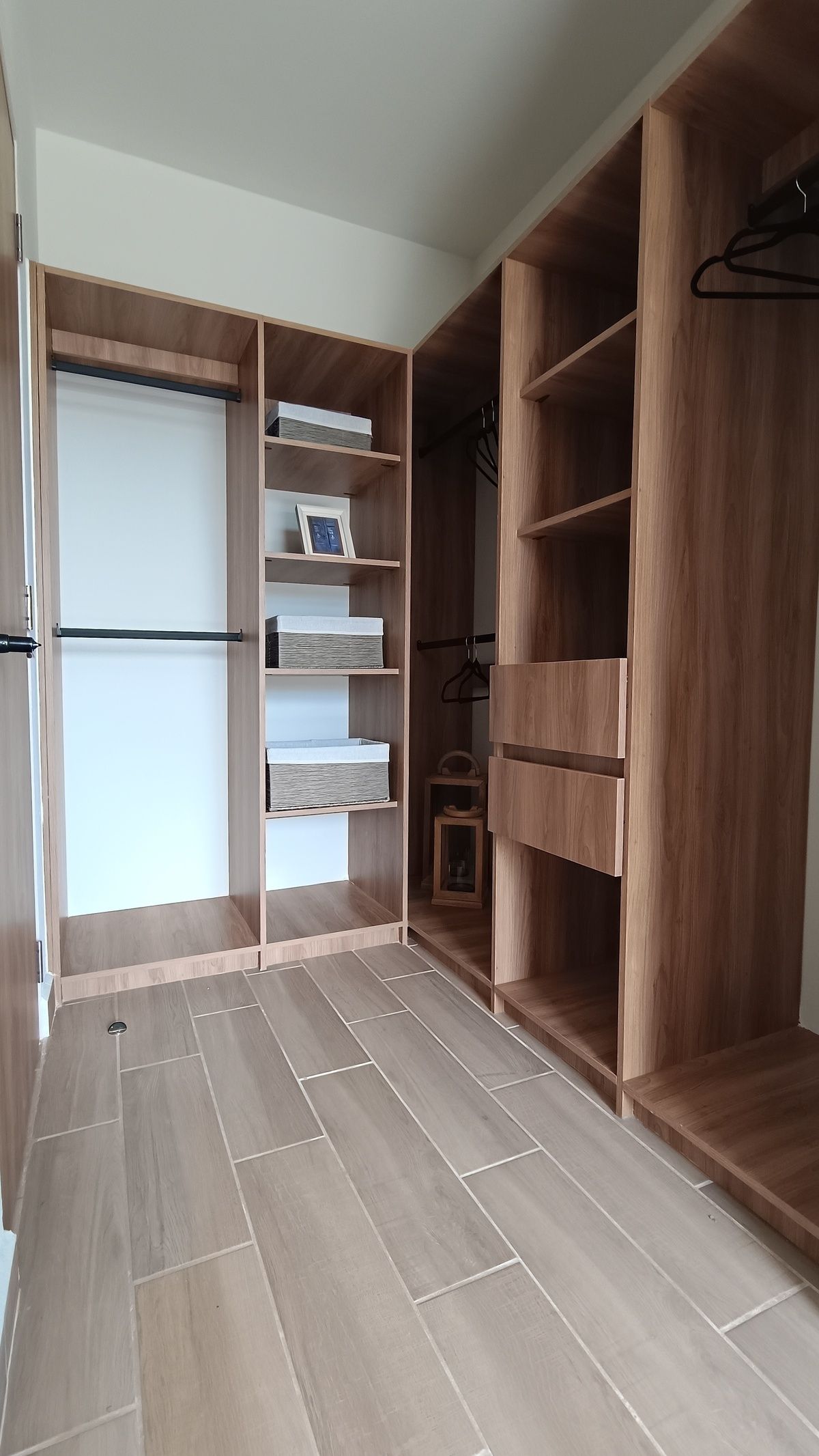 15 de 37: Vestidor recámara principal