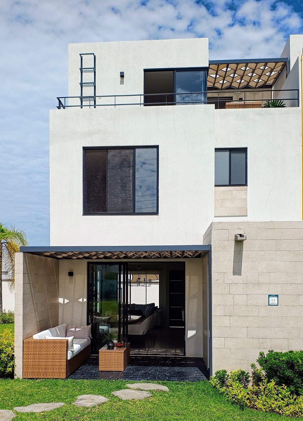 28 de 37: Fachada trasera