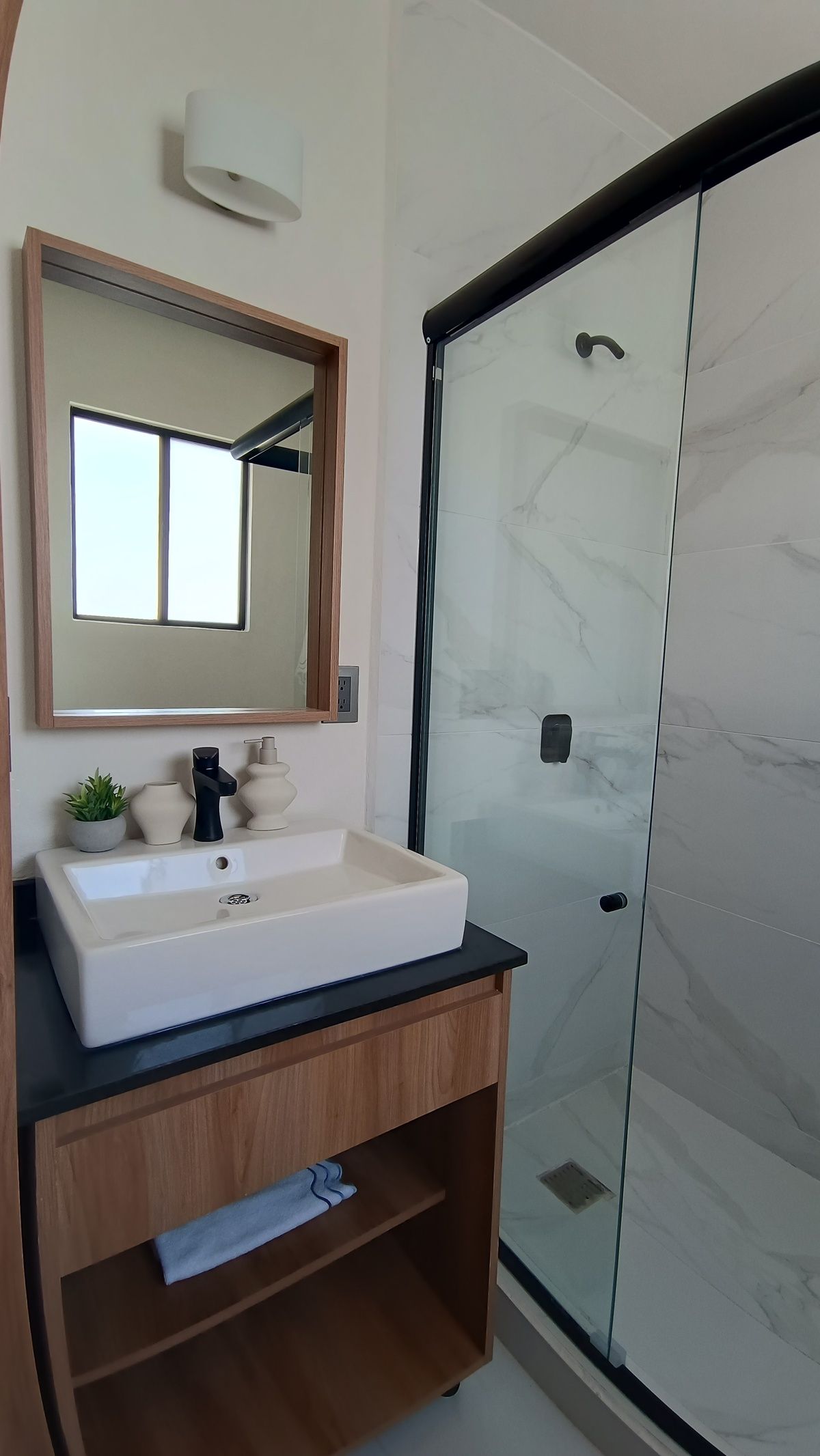 25 de 37: Baño recámaras secundaria