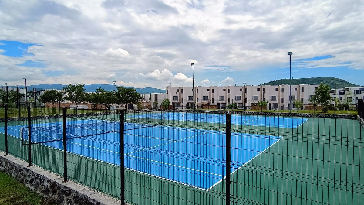 22 of 25: Canchas de tenis