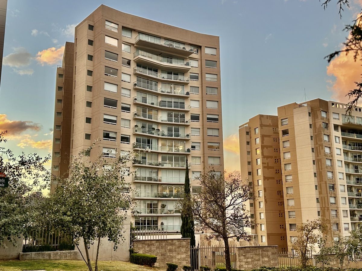Espectacular Departamento con Vistas Únicas y Amenidades de Lujo en Bosque Real - foto 1