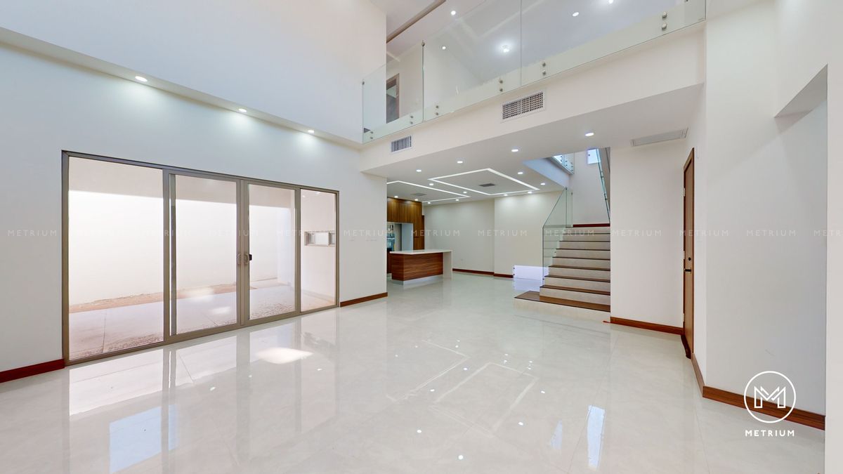 2 de 19: Sala / Comedor