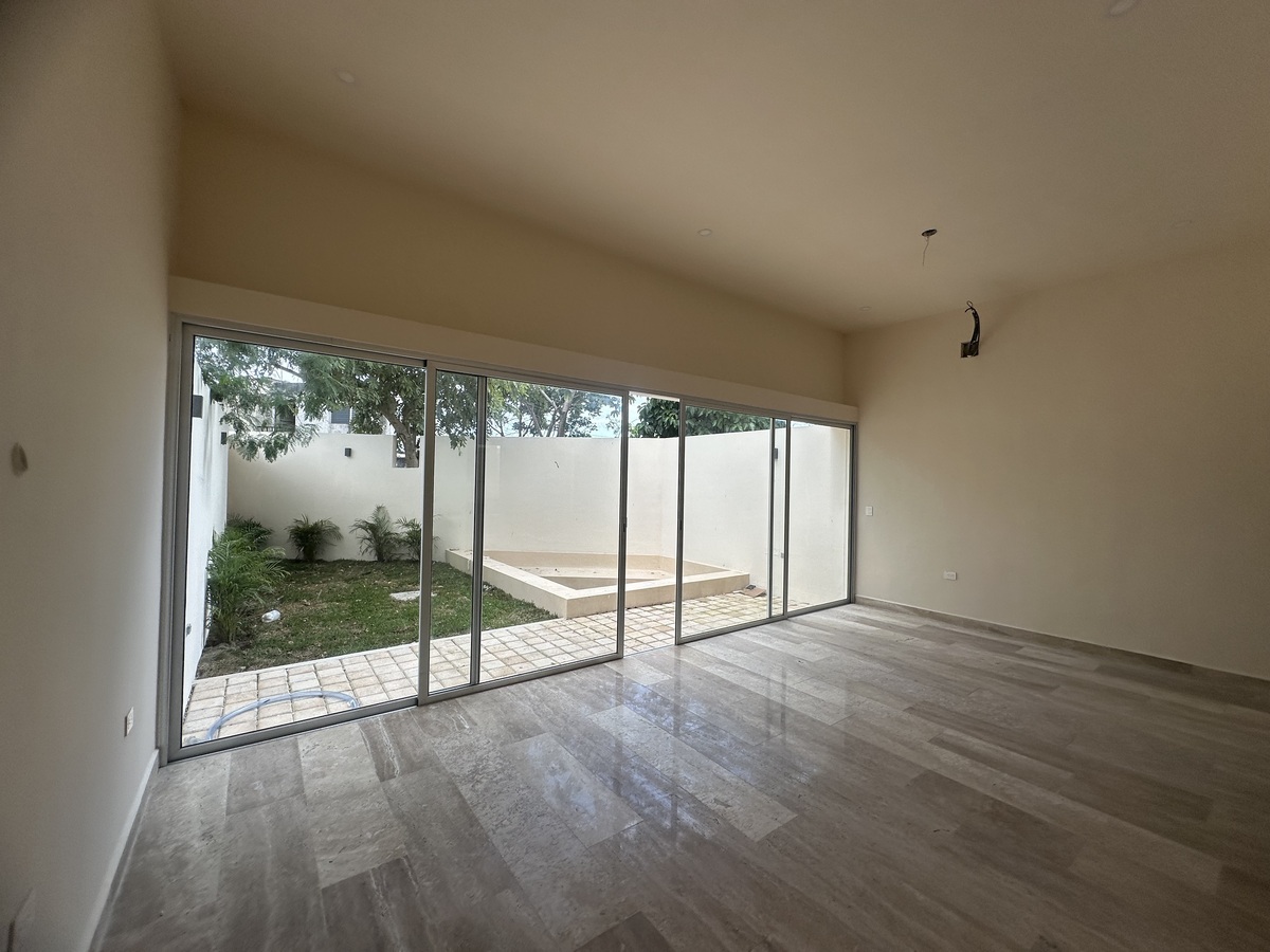 3 de 16: Vista desde el área social al traspatio