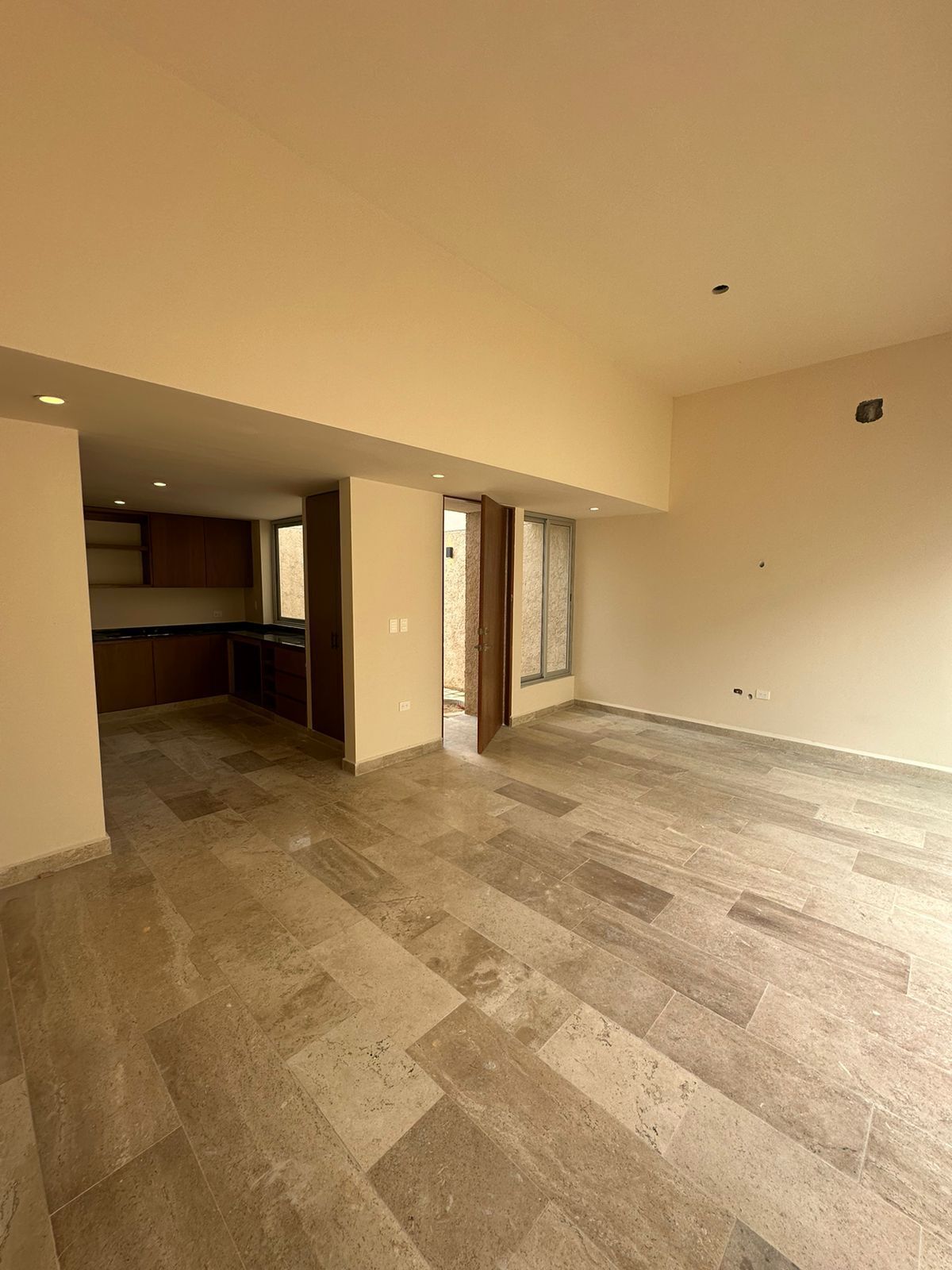 1 de 16: ACCESO Y SALA COMEDOR