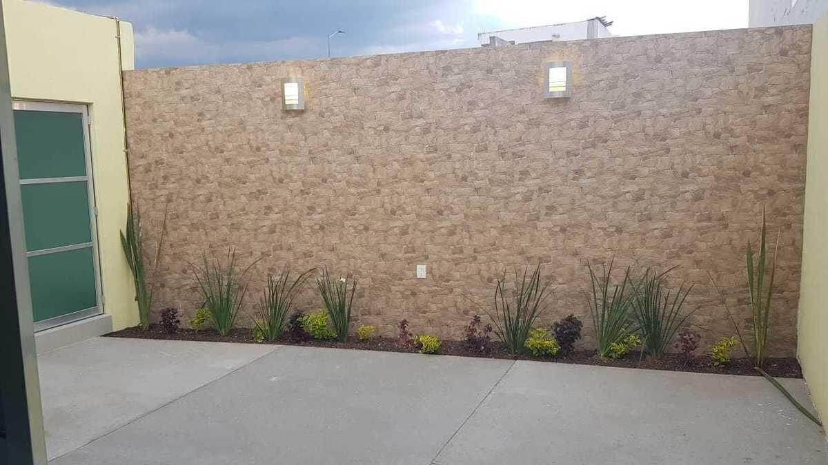 Venta de Casa una planta en Corregidora, cerca Tejeda, amenidades