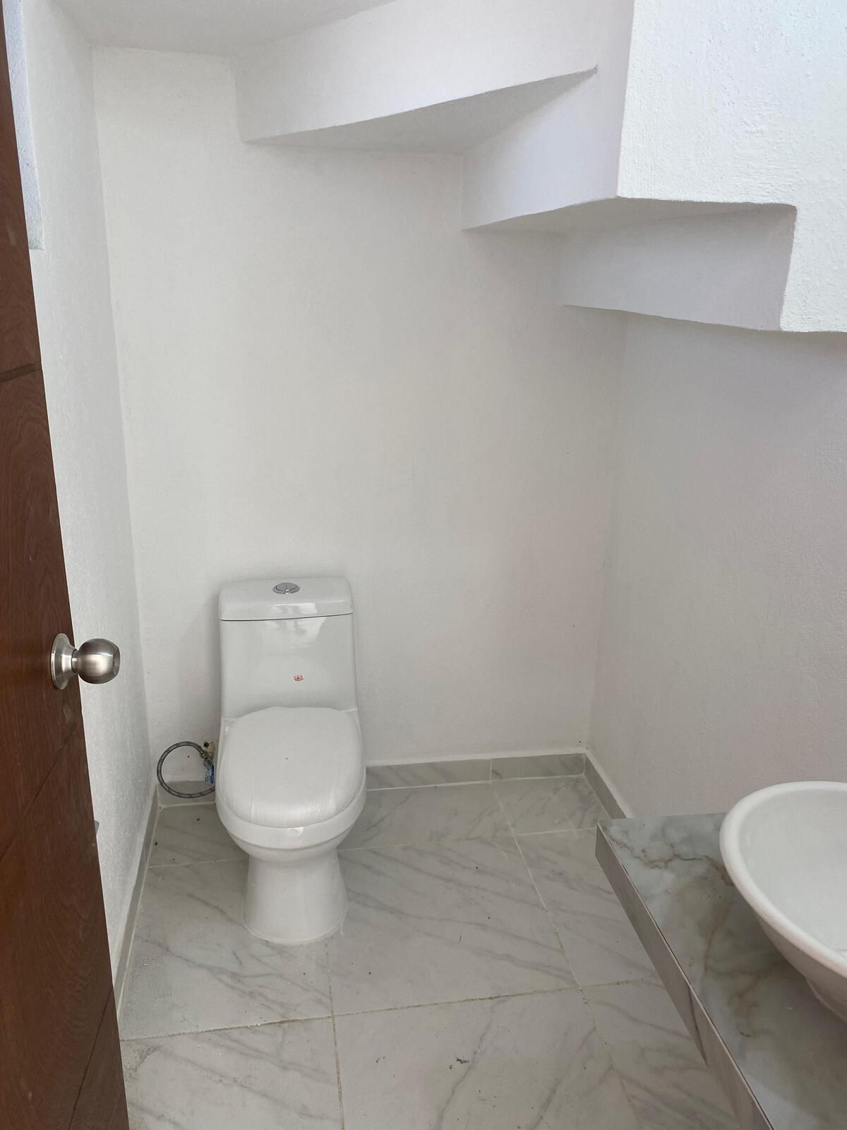 Medio baño PB