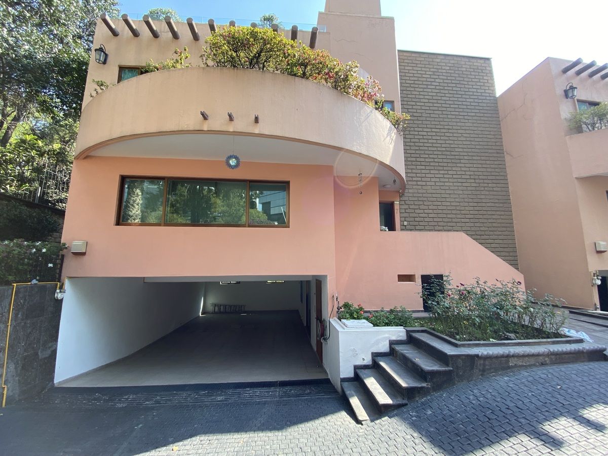 1 de 44: Fachada