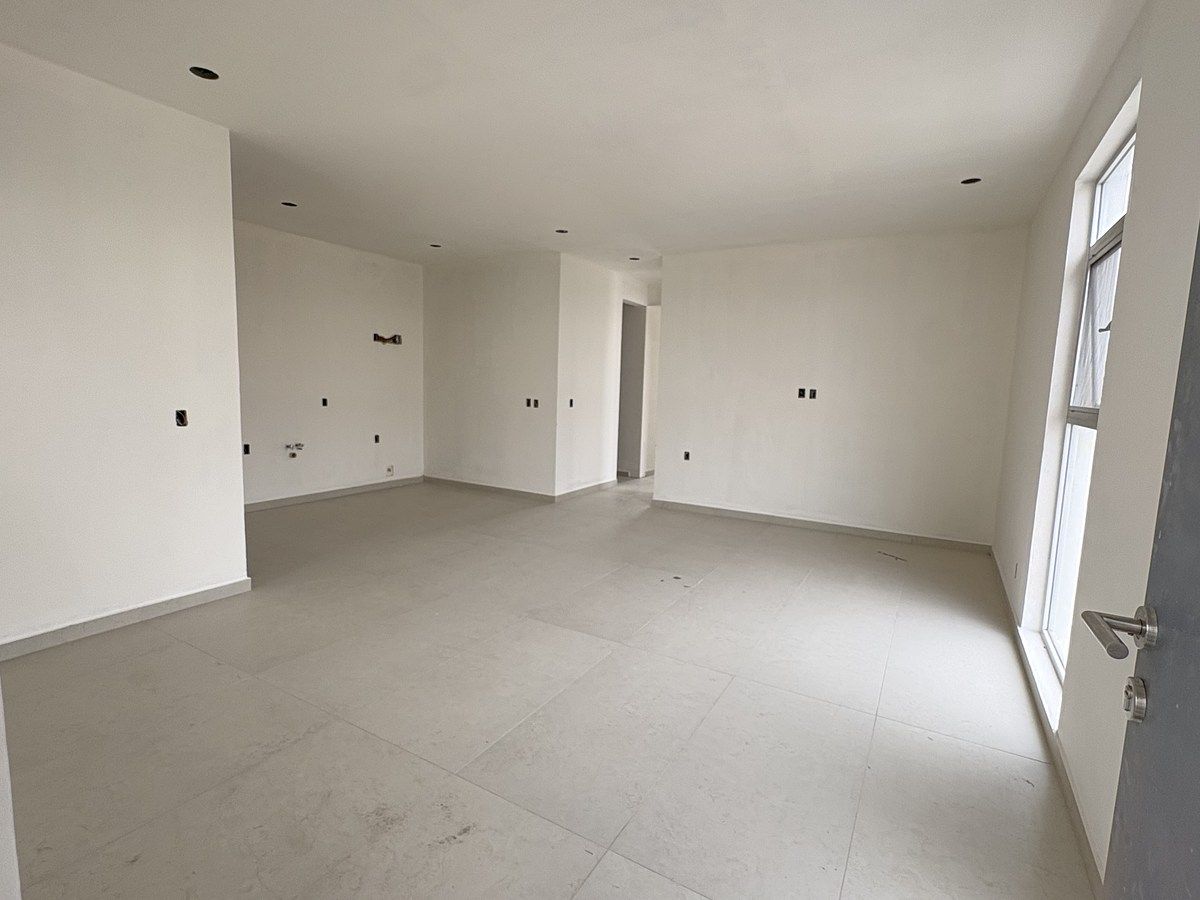 4 de 13: Ingreso; sala comedor cocina integral