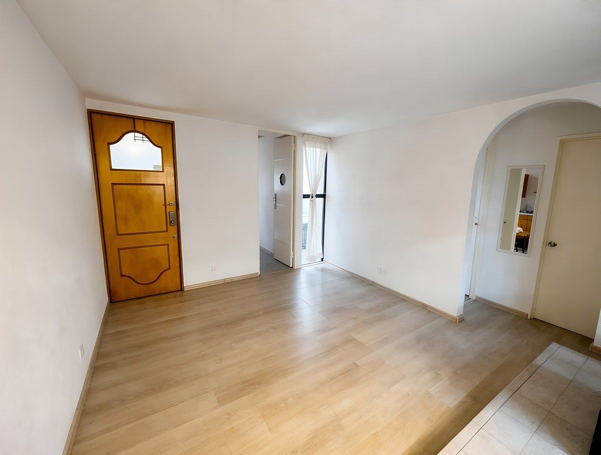 Visualización del espacio del comedor sin muebles., foto 29 de 30