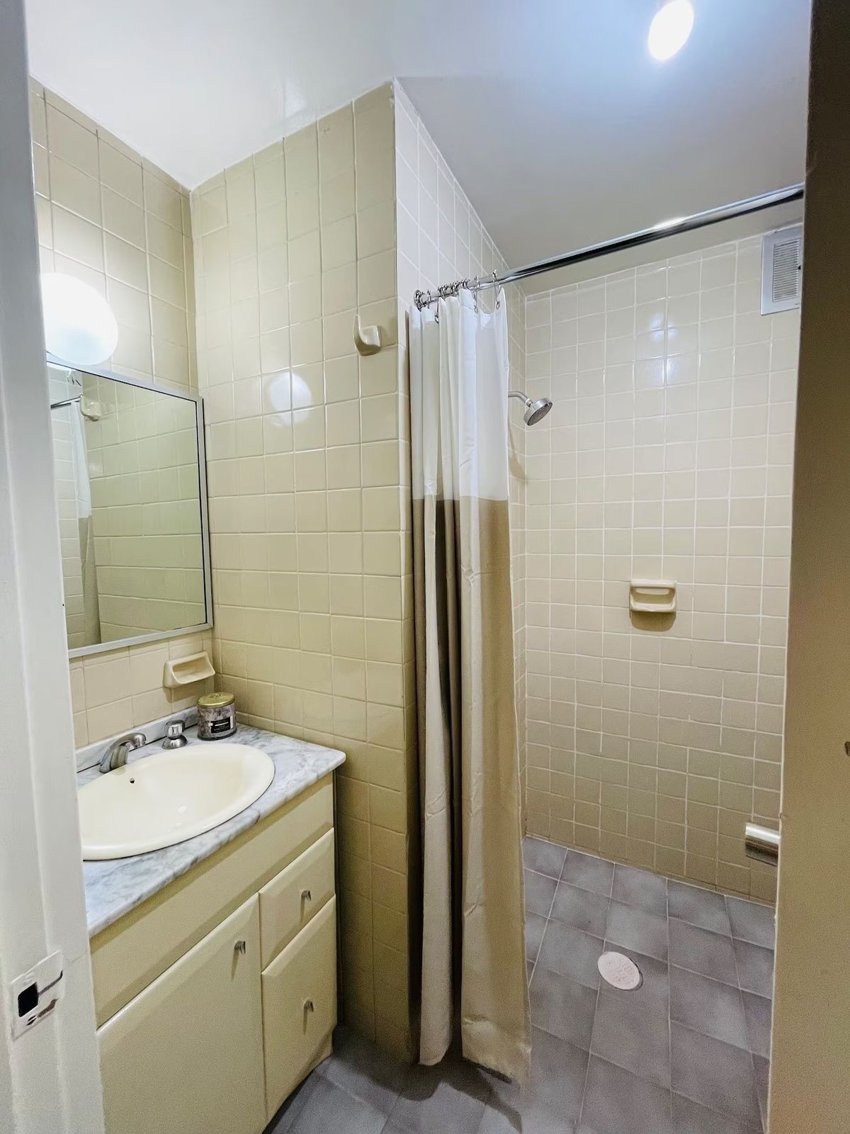 21 de 29: Baño secundario