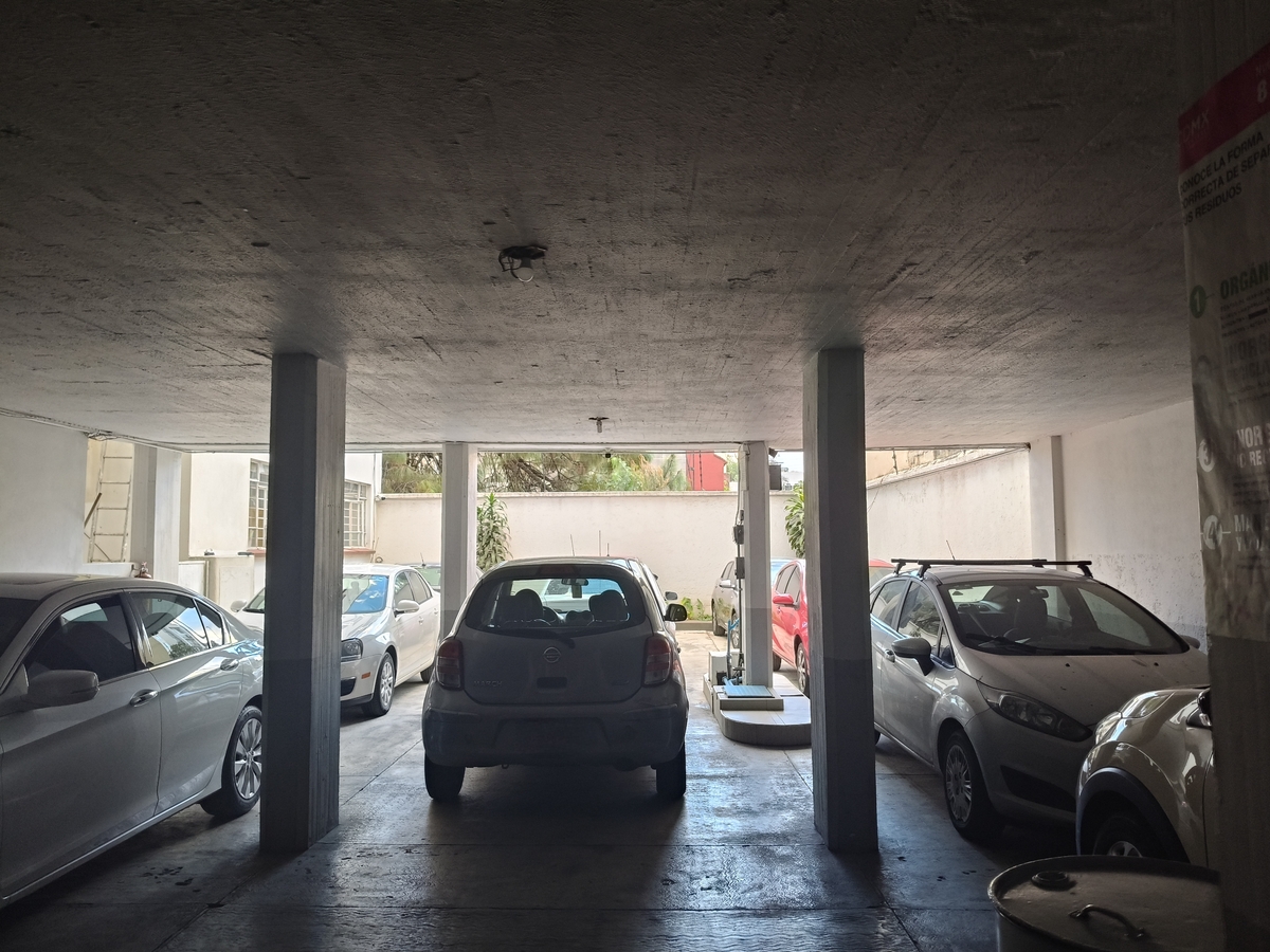 28 de 30: Estacionamiento