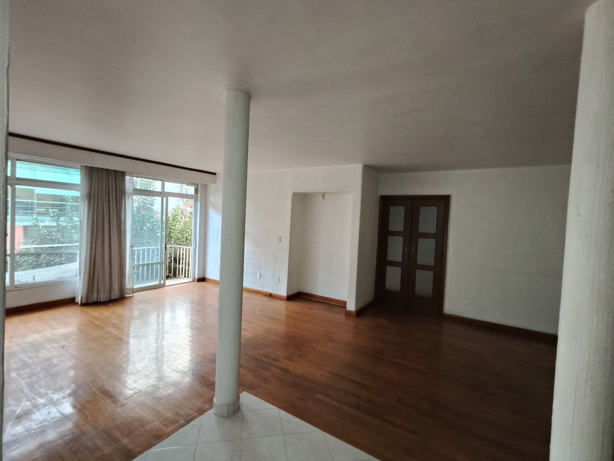 4 de 30: Sal con balcón-comedor