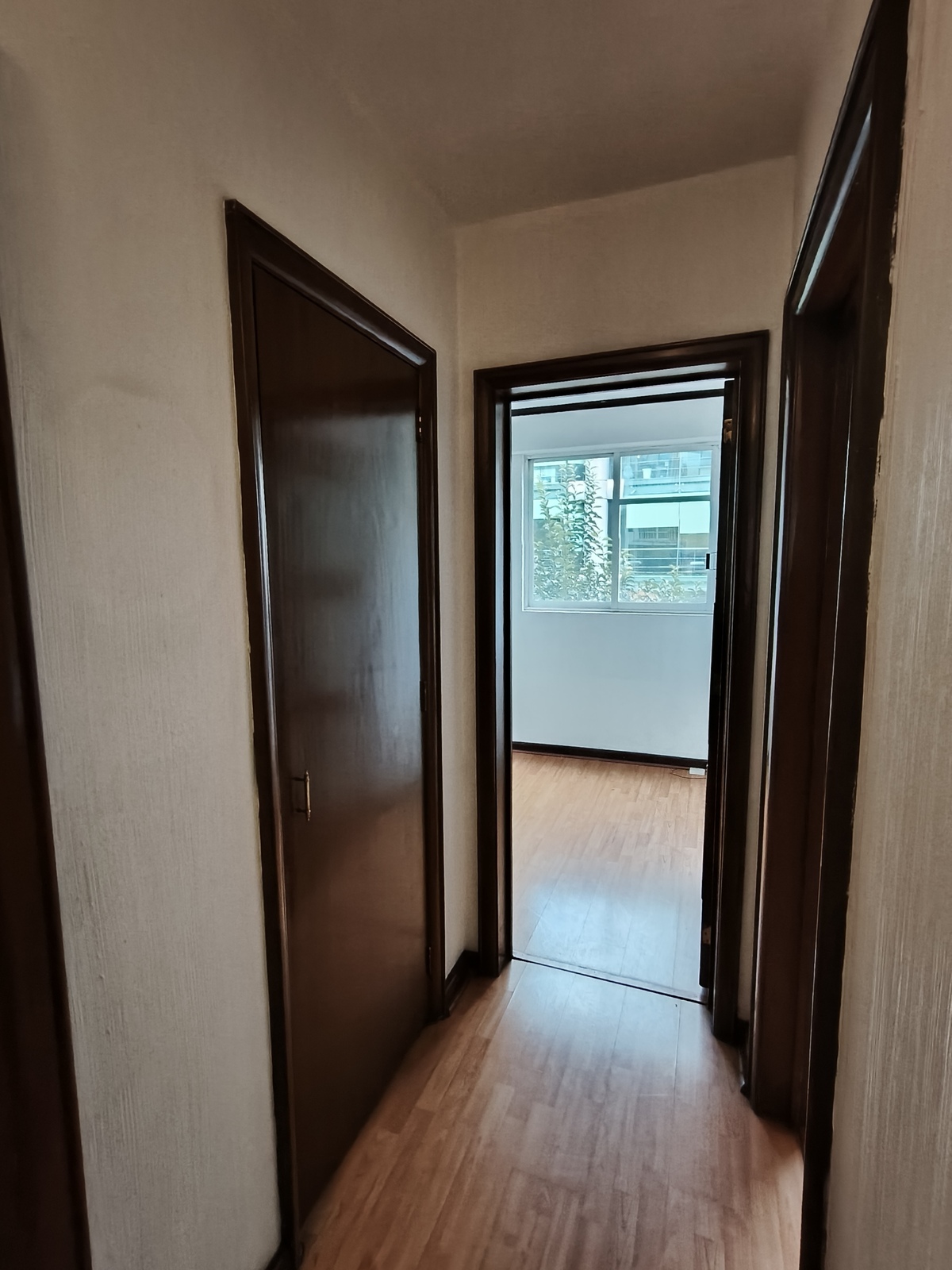 17 de 30: Vista a estudio y closet de blancos