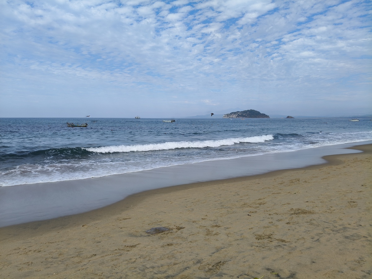 11 de 21: Playa para meditar y hacer caminata