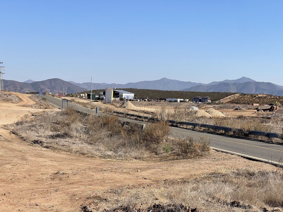 Venta de Terreno de 12,887.913 M2 en la Entrada a Valle de Guadalupe