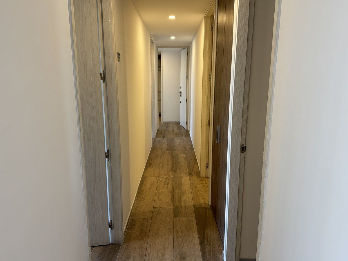 7 de 26: Pasillo distribuidor