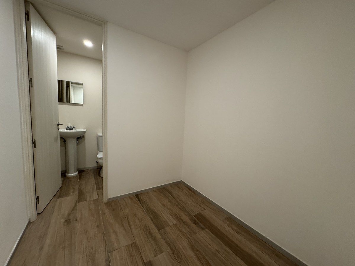 17 of 27: Cuarto de servicio