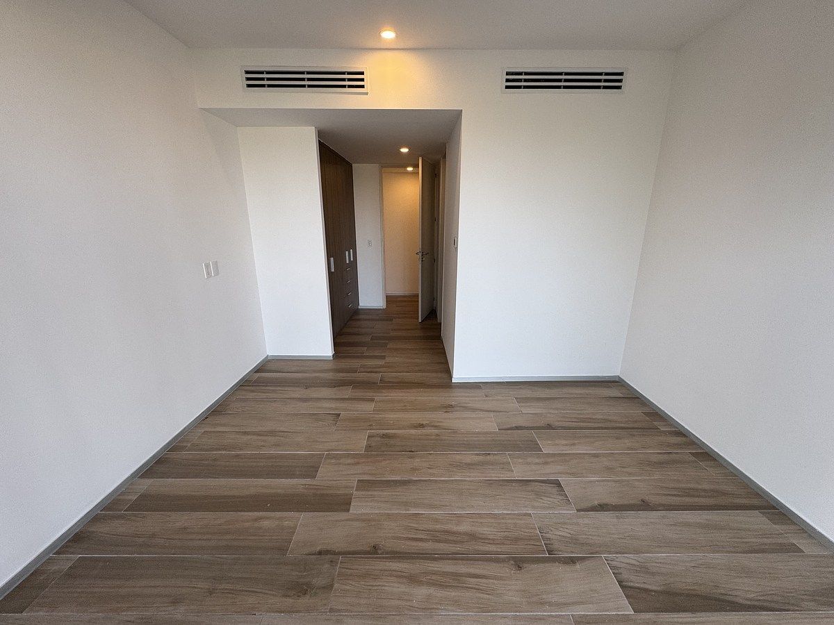 12 of 27: Recámara secundaria 2