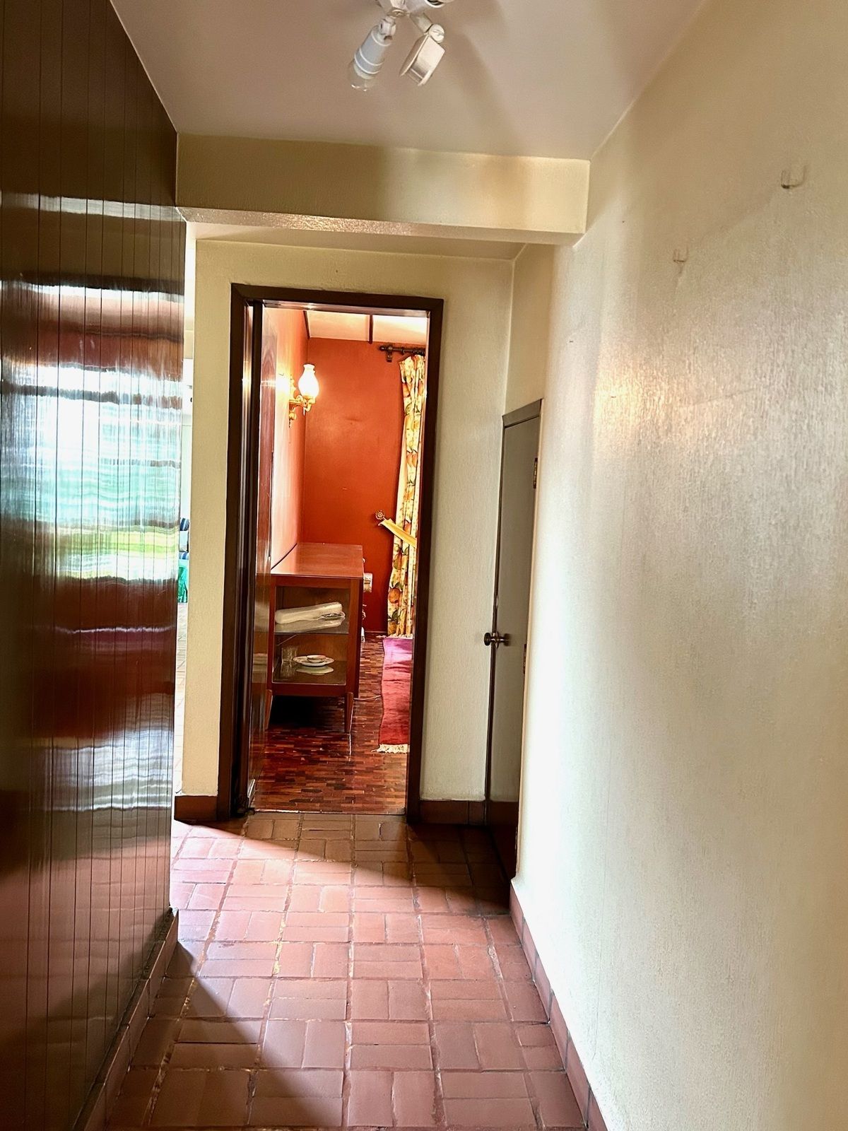 17 de 45: Entrada de servicio al comedor