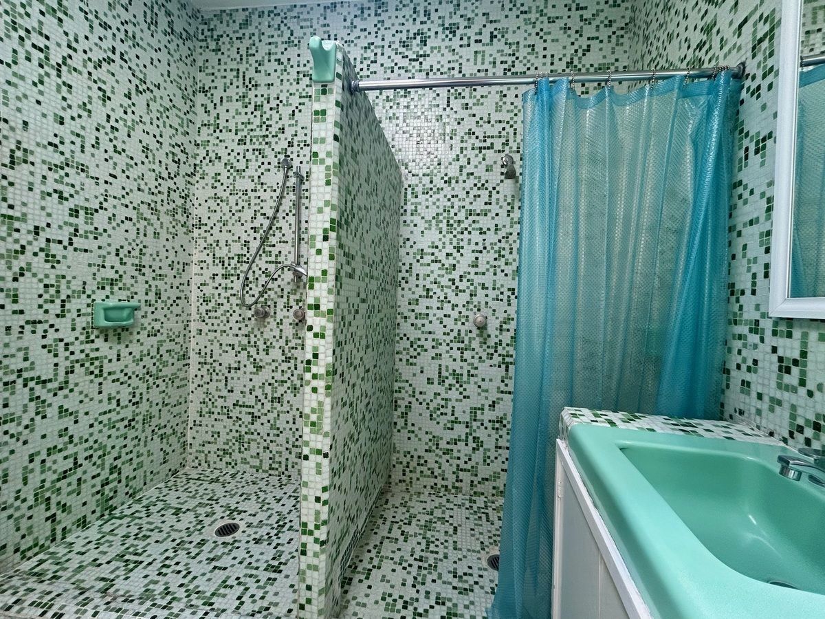 37 de 45: Baño con 2 regaderas