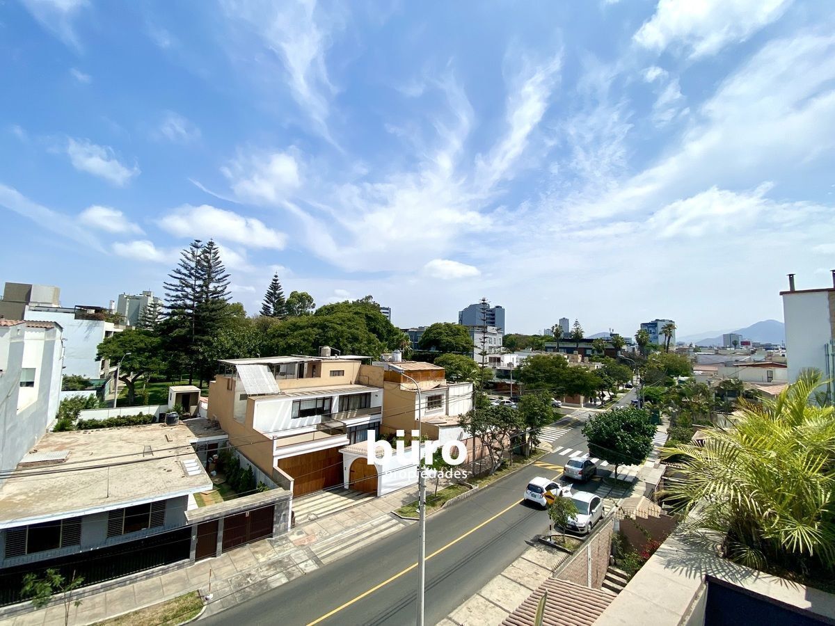 11 de 24: Vista a calle tranquila con cul de sac a parque