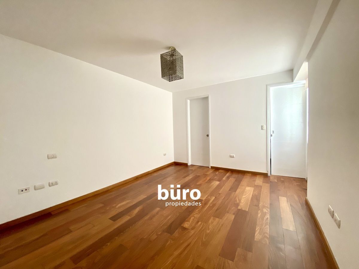 17 de 24: Tercer cuarto en el primer piso con baño incorporado