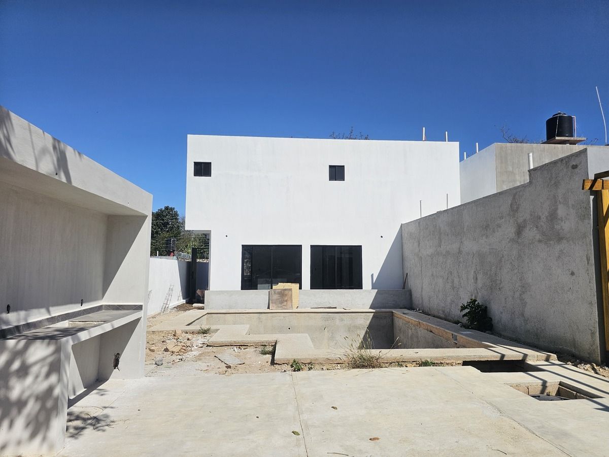 2 de 20: Fachada posterior