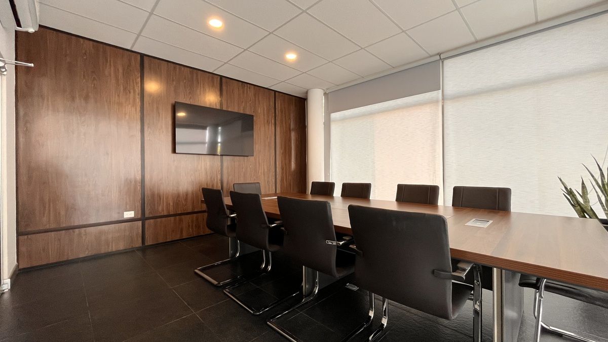 1 de 17: Sala de juntas