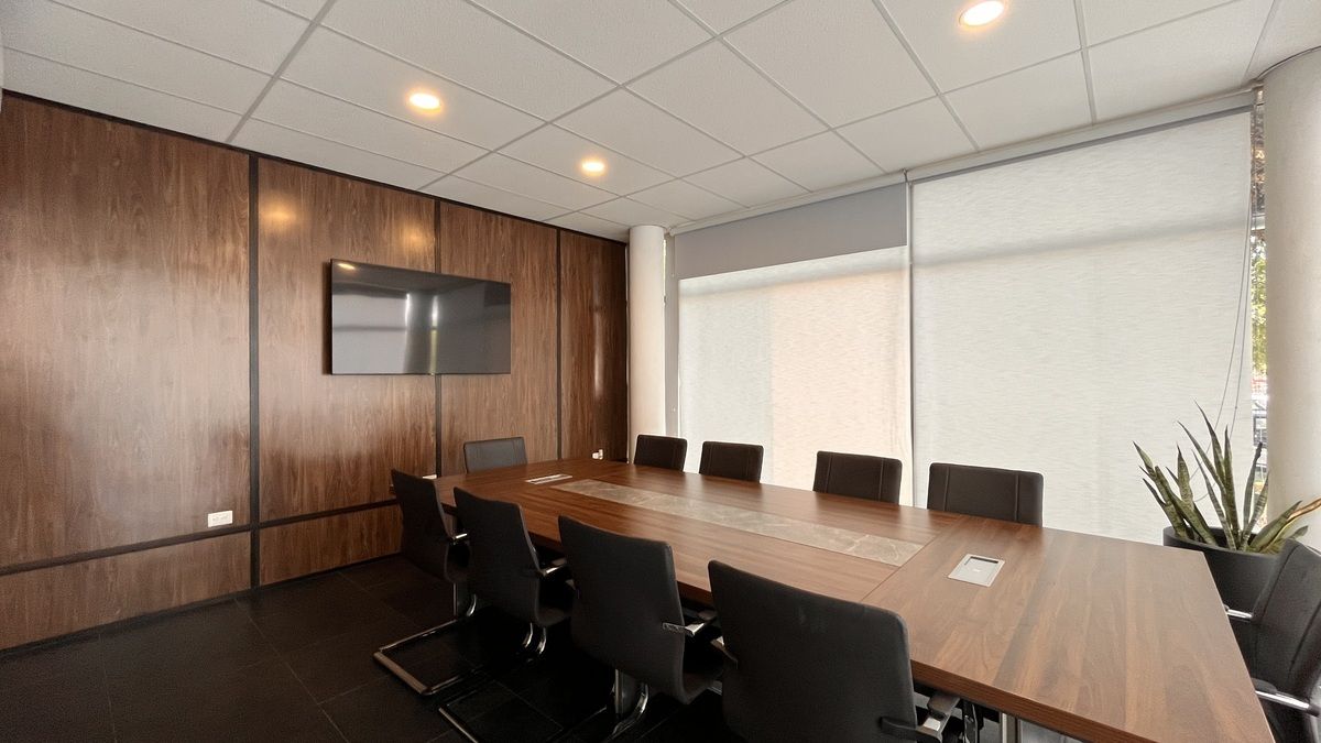 8 de 17: Sala de juntas grande