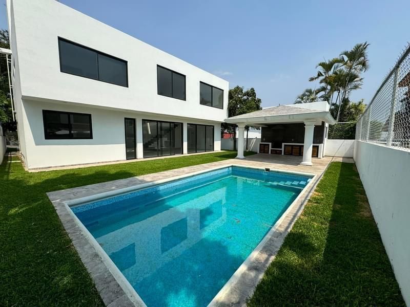 9 de 27: Alberca  y palapa con asador baño completo exterior