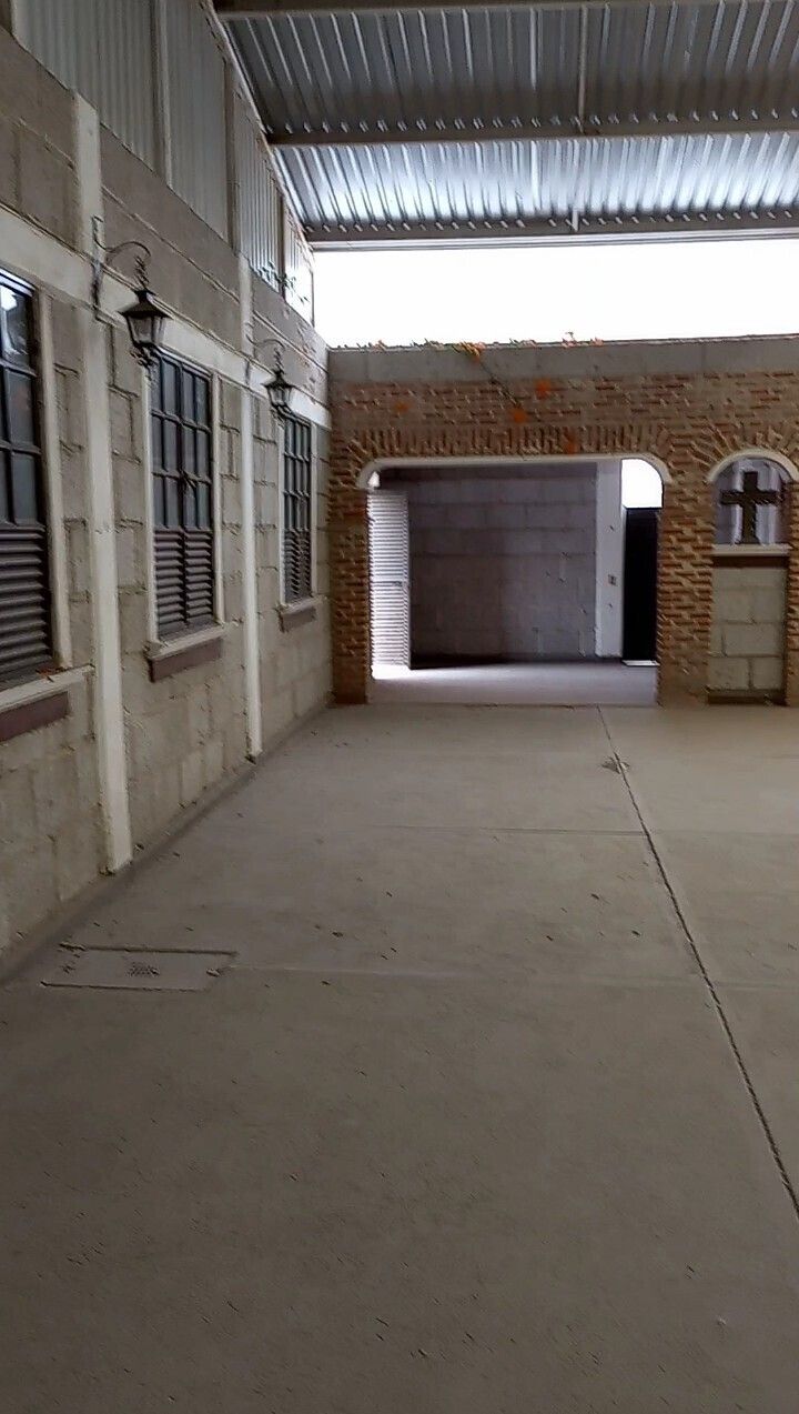 4 de 25: Al fondo se ve la entrada a la bodega