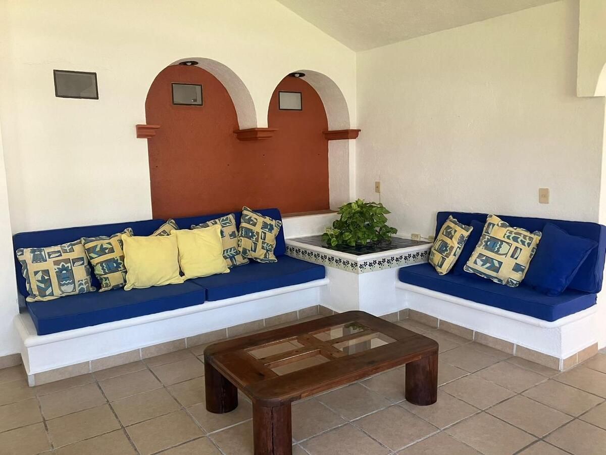 Sala dentro del bungalow, foto 15 de 18