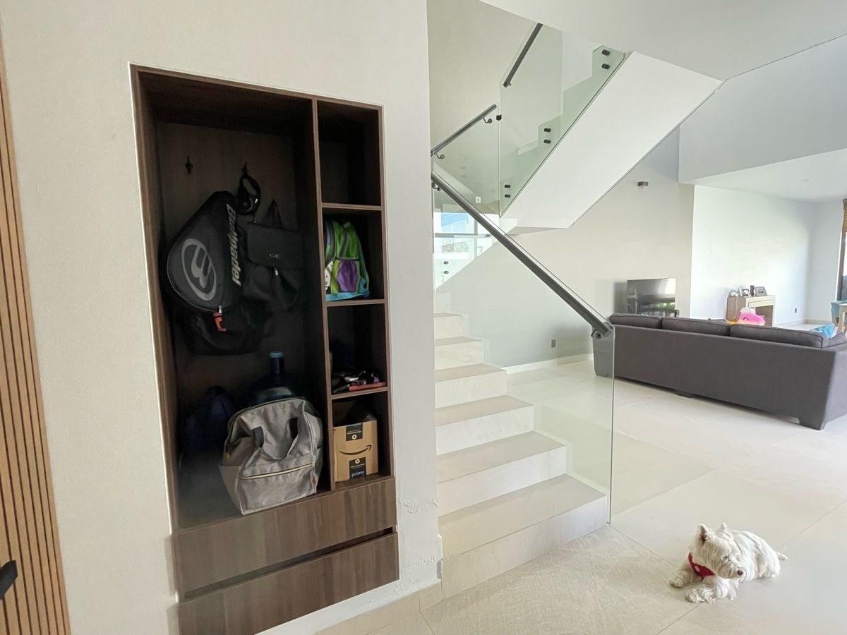 Recibidor con mueble organizador