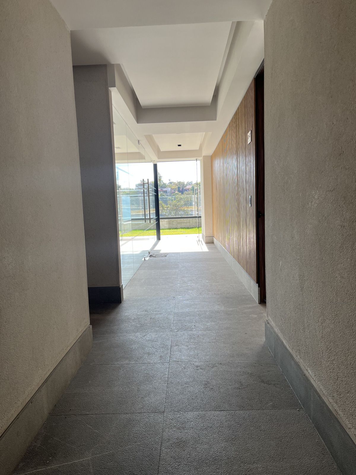 3 de 27: pasillo areas comunes