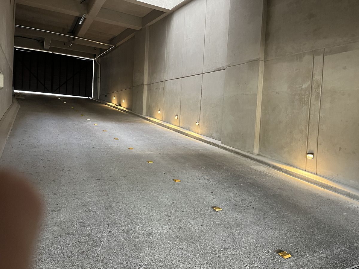 16 de 27: Rampa estacionamiento