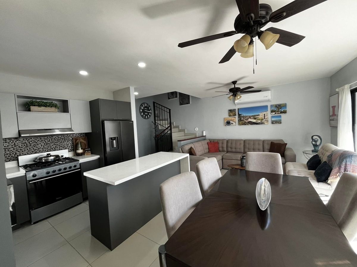 4 de 22: Comedor, cocina y sala con aire acondicionado