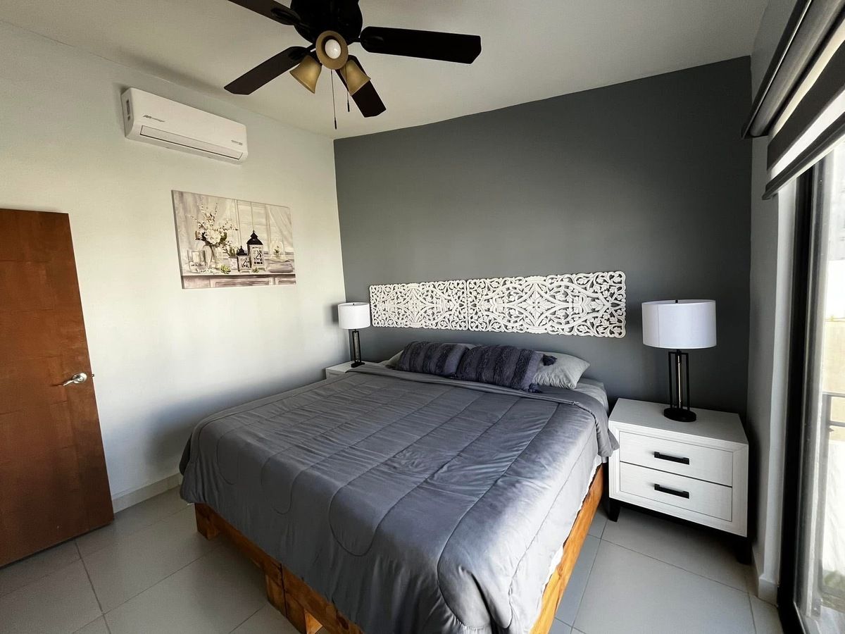 8 de 22: Habitación con cama y aire acondicionado