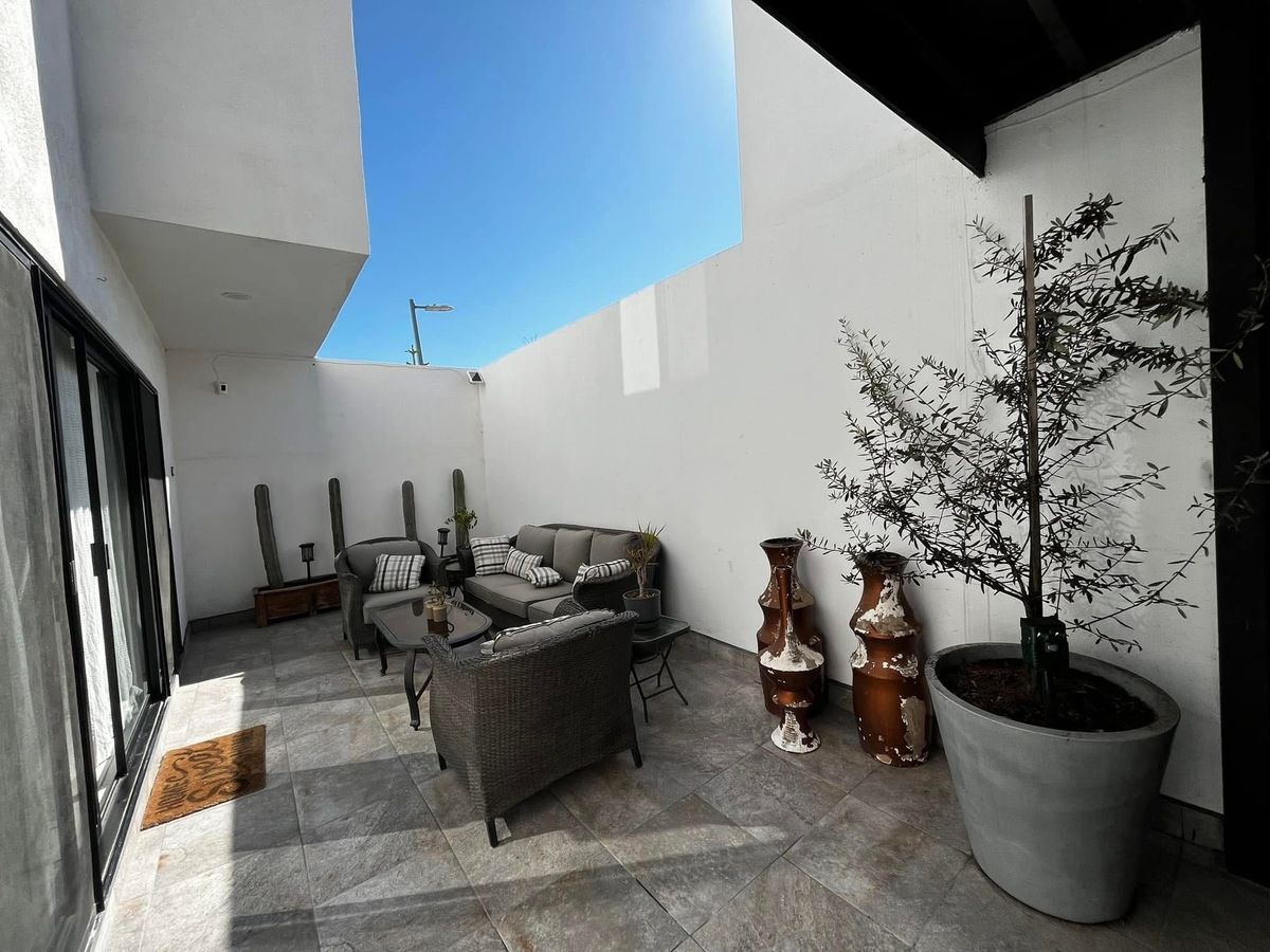 16 de 22: Patio con sala para exteriores