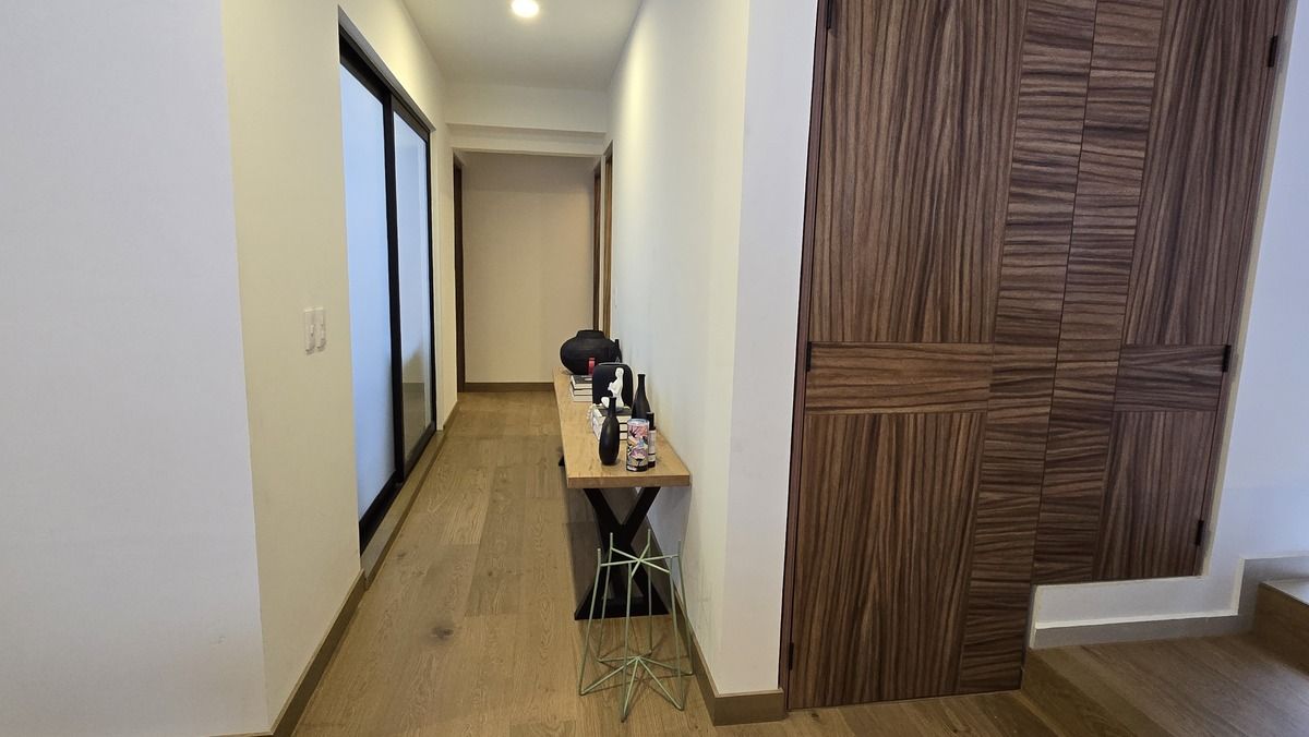 7 of 21: pasillo a recámaras