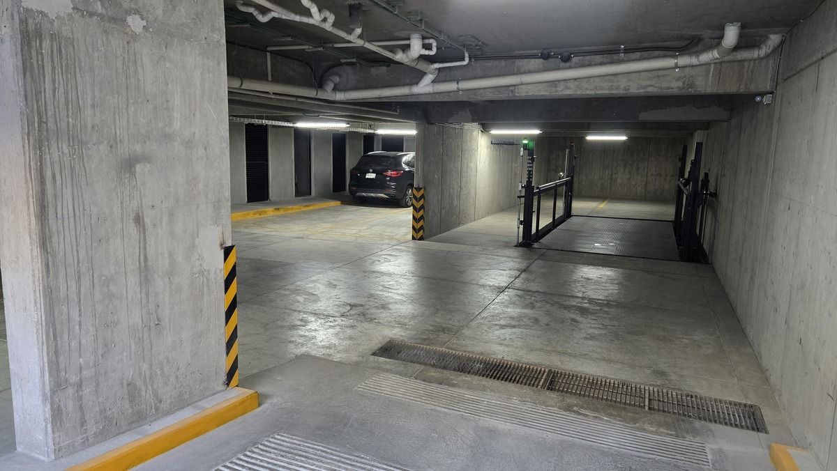 18 of 21: Estacionamiento Gral.