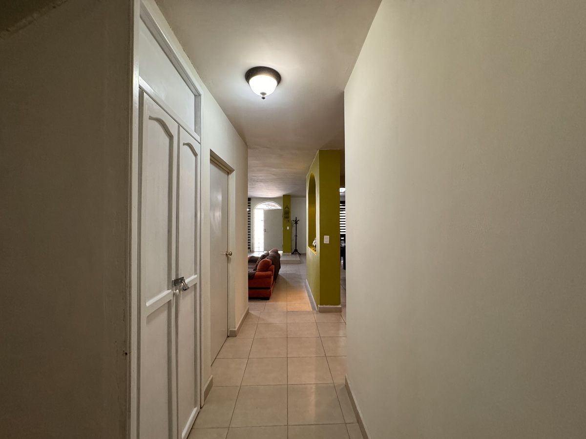 26 of 49: Pasillo en Planta Baja