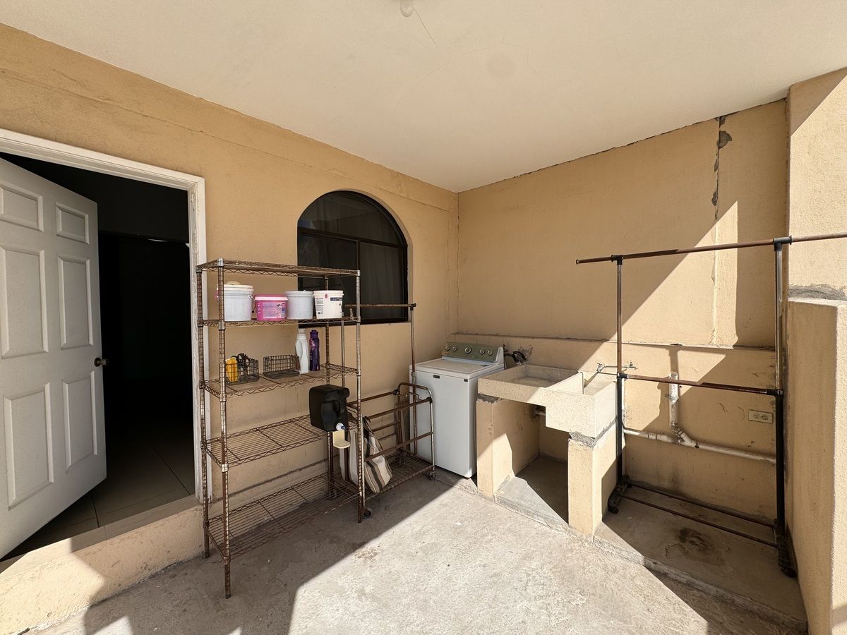 34 of 49: Terraza - Area de Lavado Planta Alta