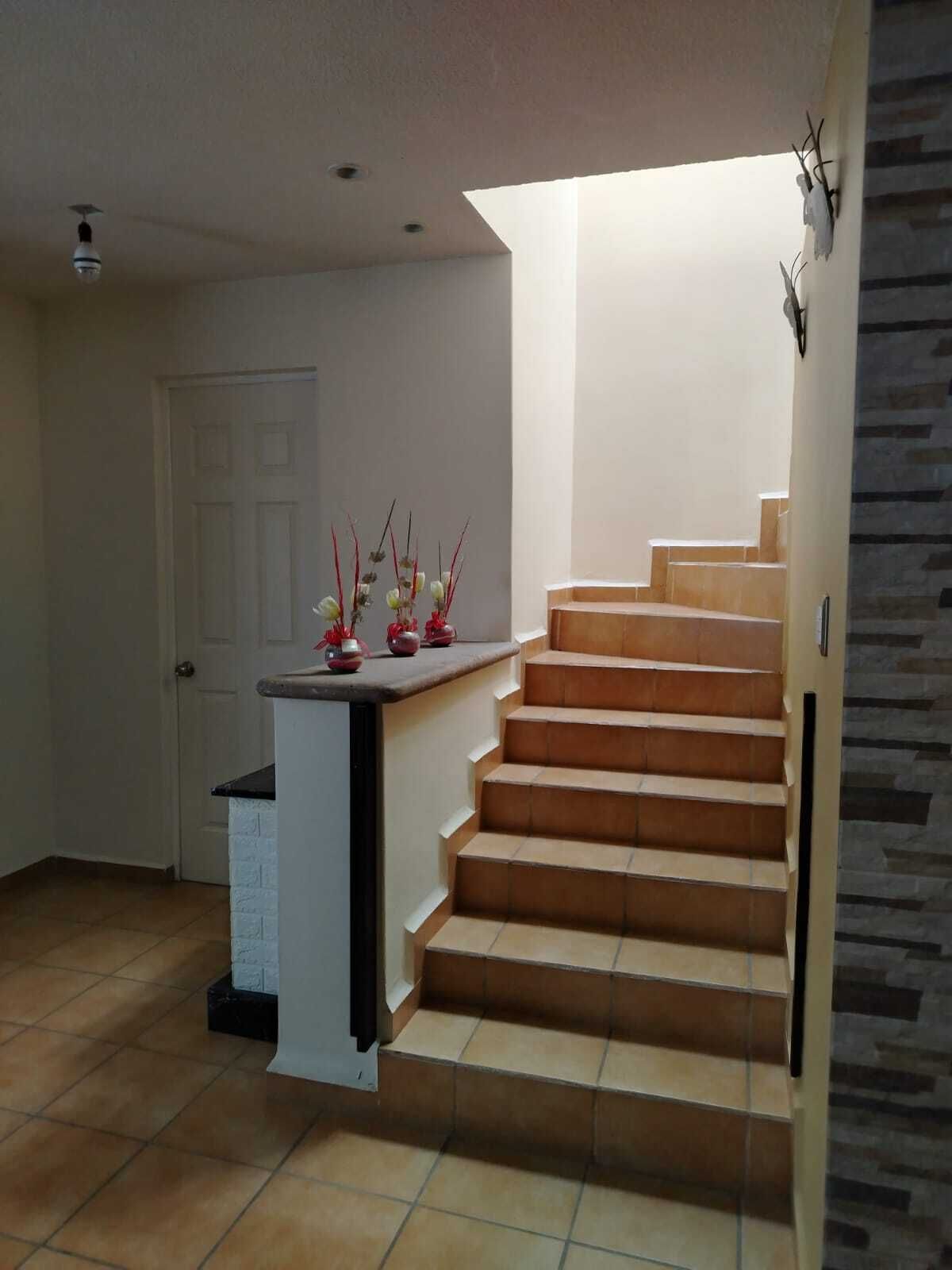 6 of 32: Acceso a la recamaras y puerta del medio baño.