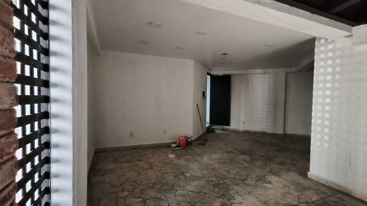 30 of 35: LOFT en proceeso de adecuacion, paredes, baño, cocineta, etc