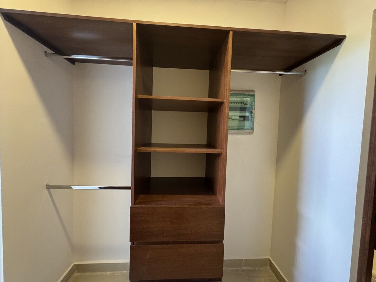 16 de 24: Closet Vestidor Recámara Secundaria